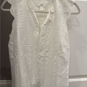 1901 White Textured Split V-Neck Sleeveless Camisole